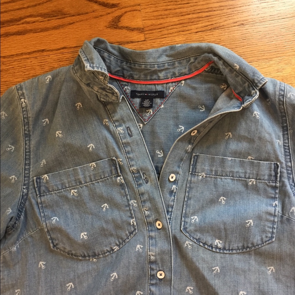 EUC CUTE TOMMY HILFIGER SHORT SLEEVE JEAN TOP - Picture 2 of 3